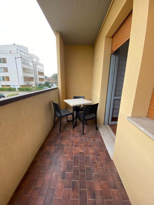 Complesso Mosaico Con Piscina Aperta Giugno Luglio Agosto Appartamenti Sono Arredati Vedi Foto Per Il Check In Agenzia Viale Francesco Petrarca 391 Lido Adriano Ra Bagian luar foto